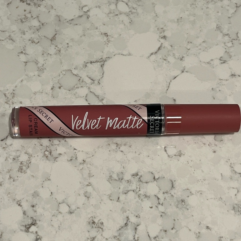 Victoria's Secret Velvet Matte Cream Lip Stain - Bombshell Seduction